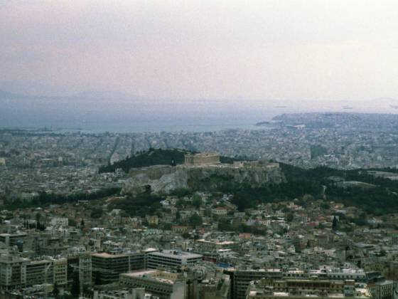 アテネ市街とアクロポリスの丘