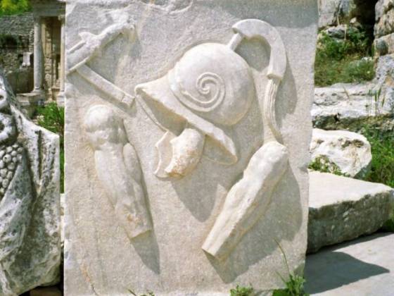 エフェソス 戦士の彫刻