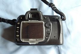 D80 背面