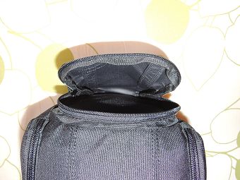 バッグ外側の前面ポケット