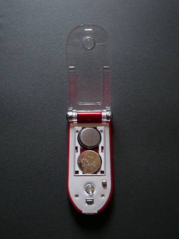 本体に電池を入れる